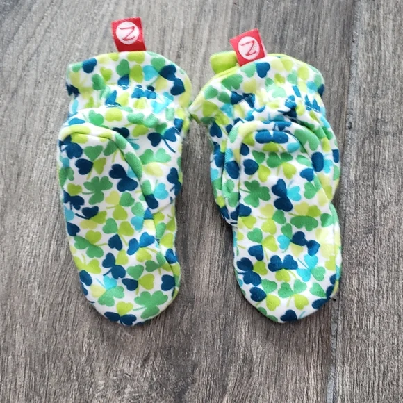 Zutano 3 months green and blue shamrock print booties w/ adjustable snaps - Picture 5 of 5